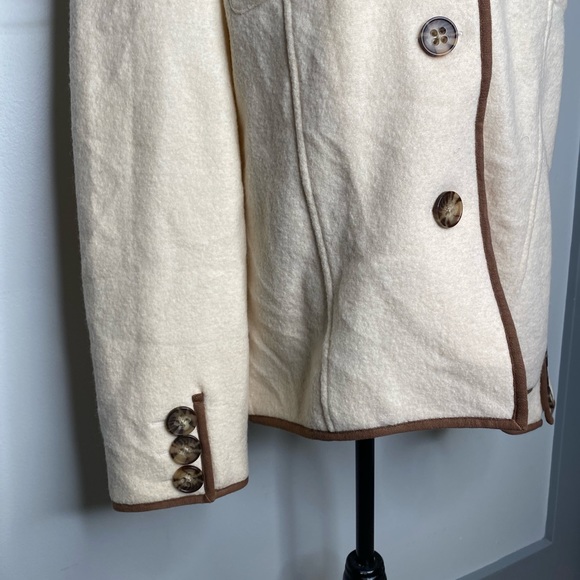 Orvis Women’s White 100% Wool Button up coat - Picture 5 of 5